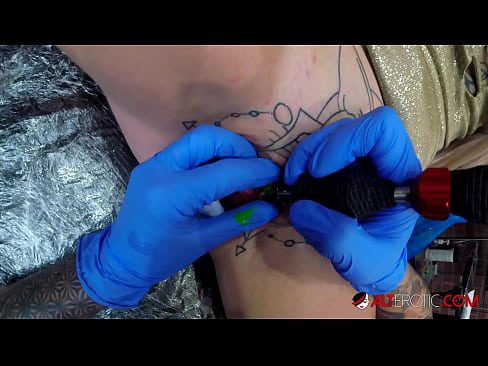 ❤️ Ekstreme tatuita varmulo Sully Savage ricevis tatuon sur sia klitoro Porno ĉe eo.risegame.top ☑